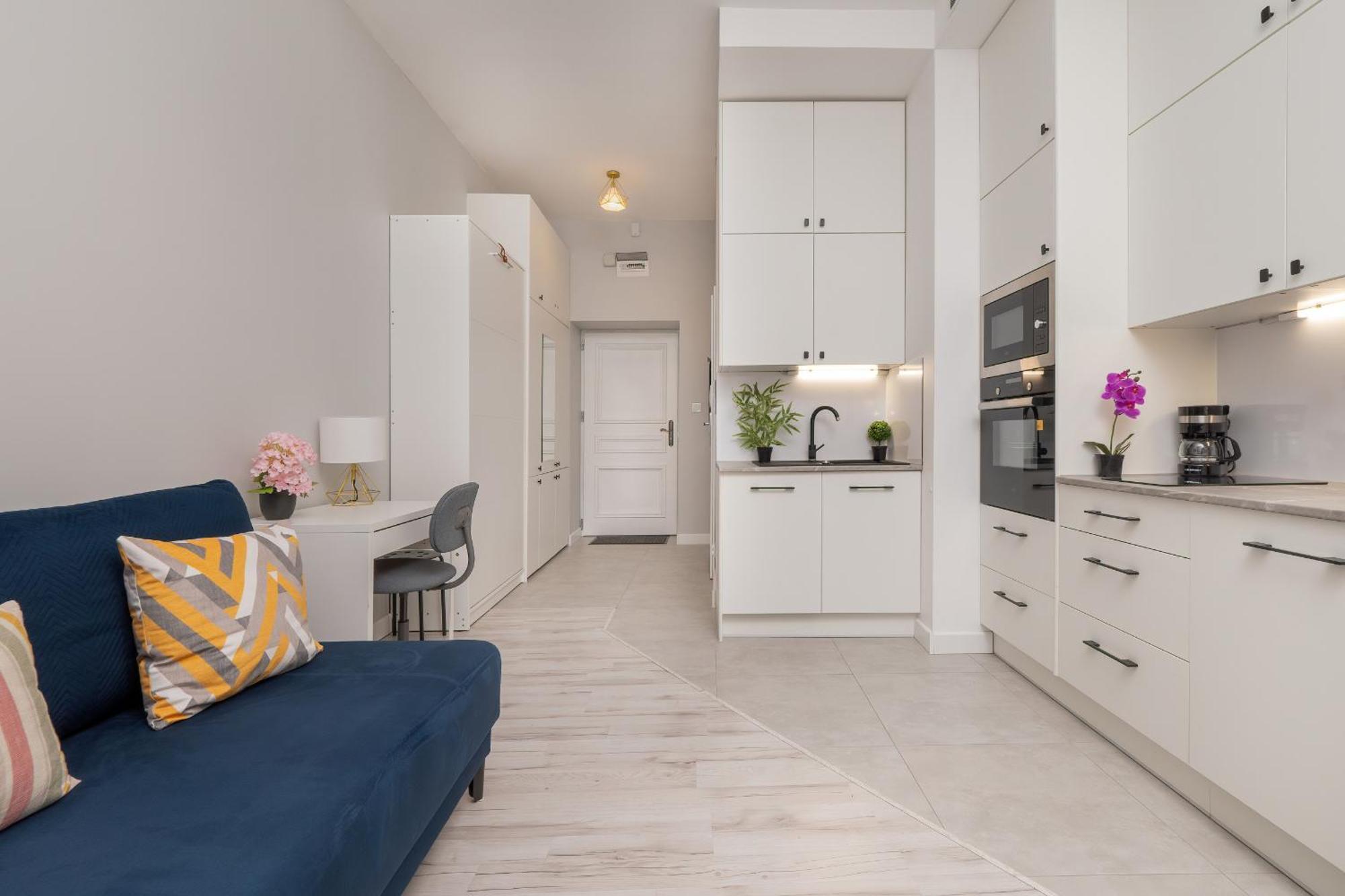 Charming In The Center Of By Renters Leilighet *